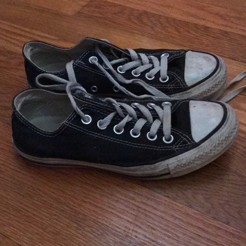 White and black converse women